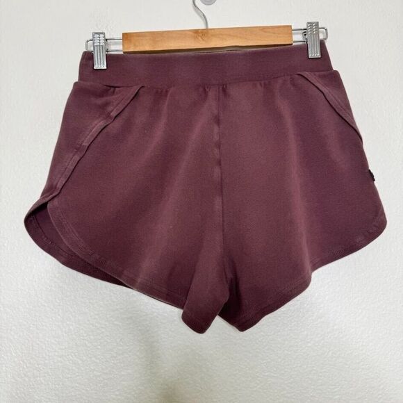 Alphalete Womens Shorts Small Identity Tech 90s High Waist Curve Mini Burgundy - Picture 1 of 8